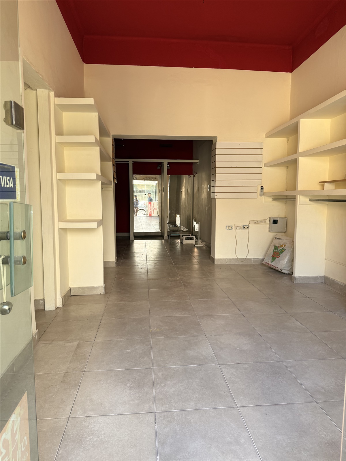 HIPÓLITO IRIGOYEN 2650 - LOCAL